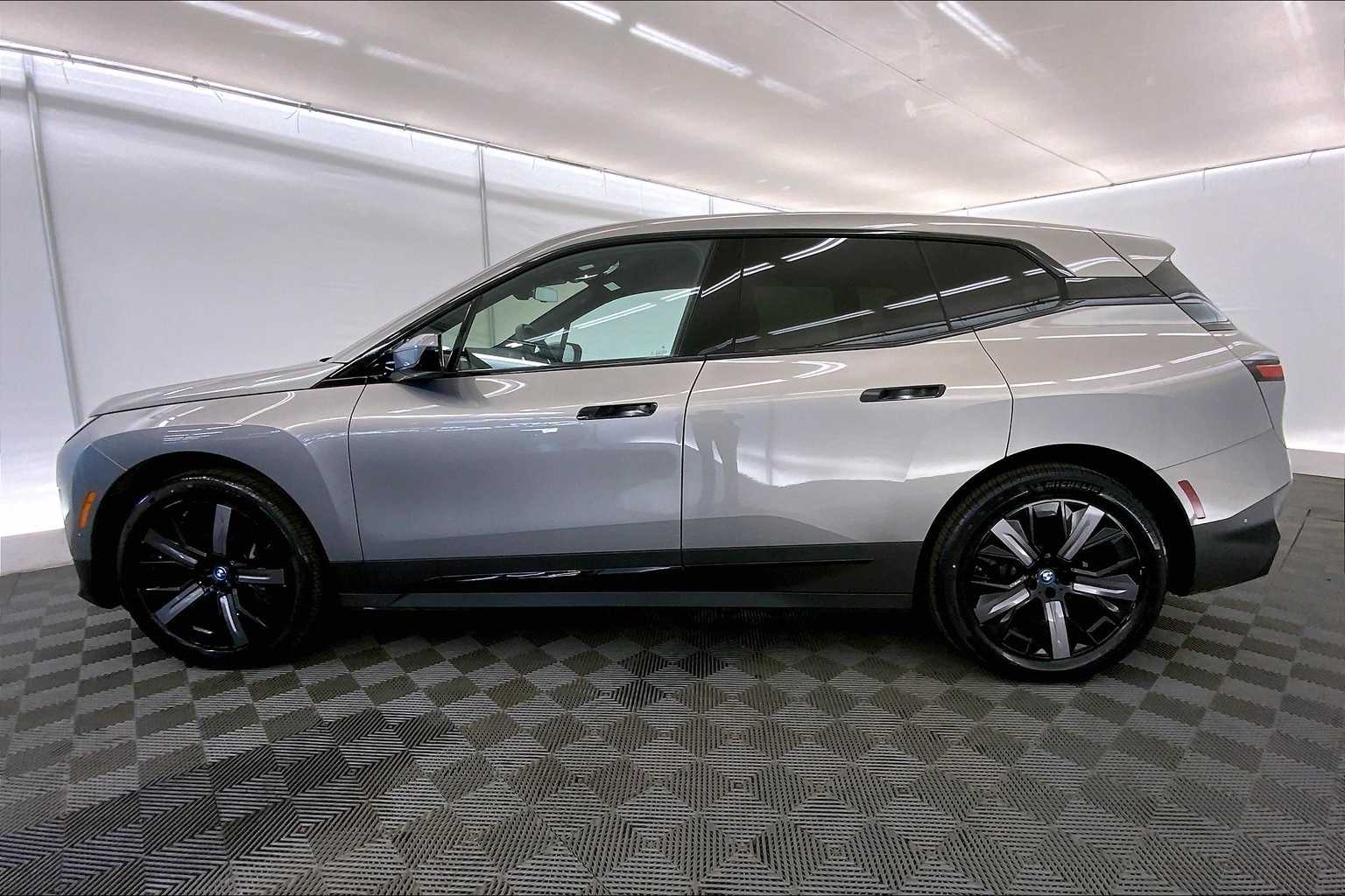 Thumbnail: 2023 BMW iX - 3