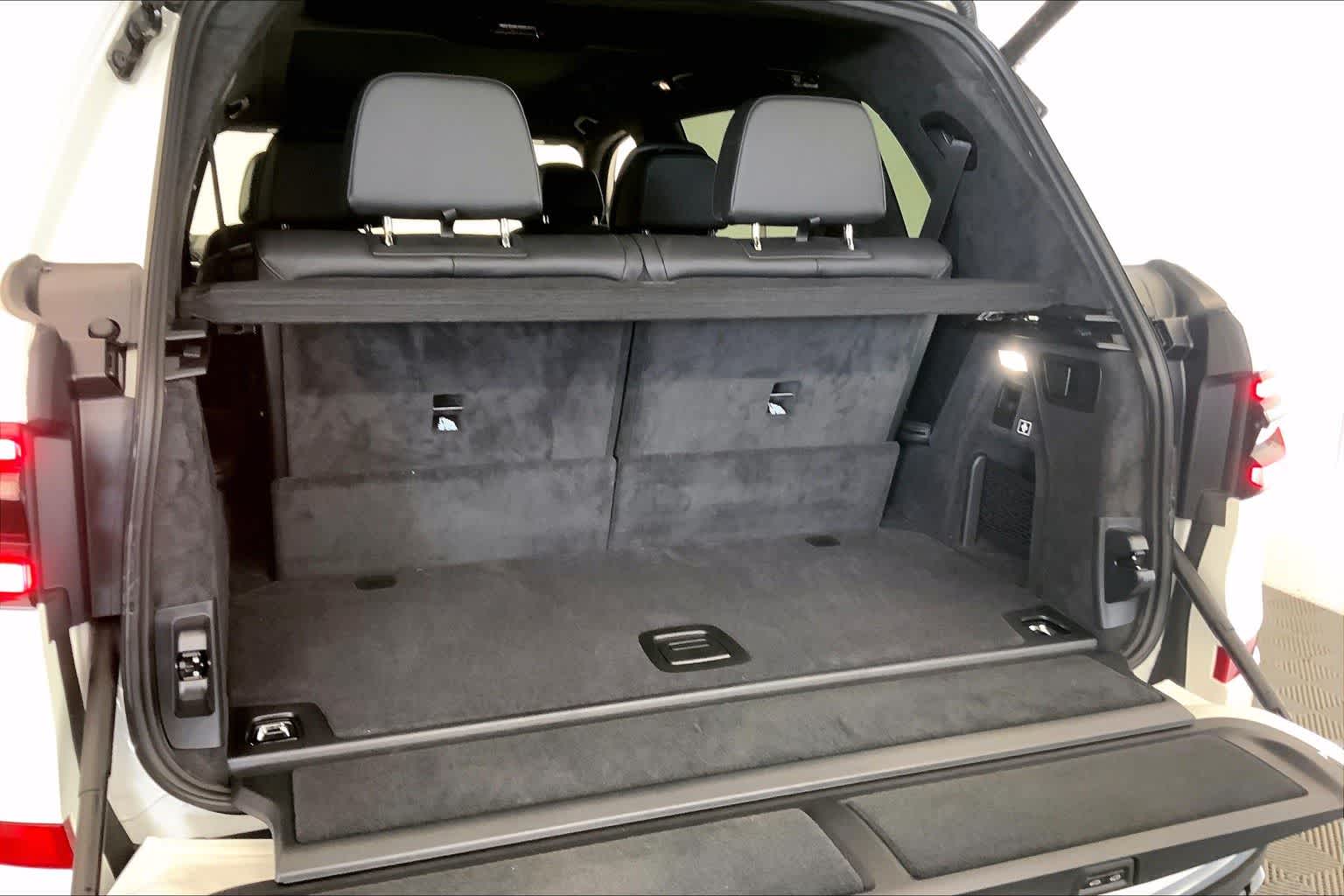 Thumbnail: 2026 BMW X7 - 19