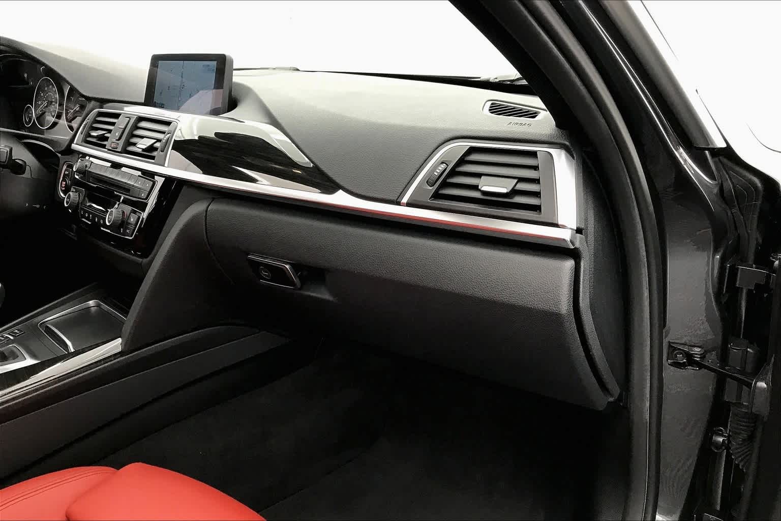 Thumbnail: 2016 BMW 3 Series - 28