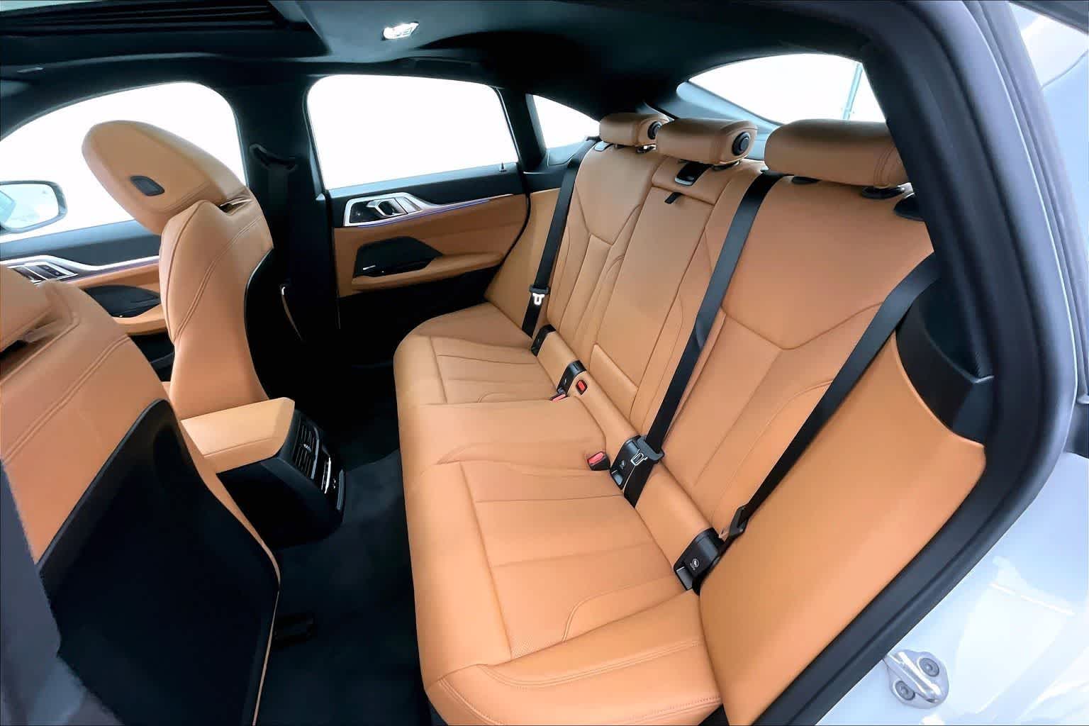 Thumbnail: 2026 BMW i4 - 13
