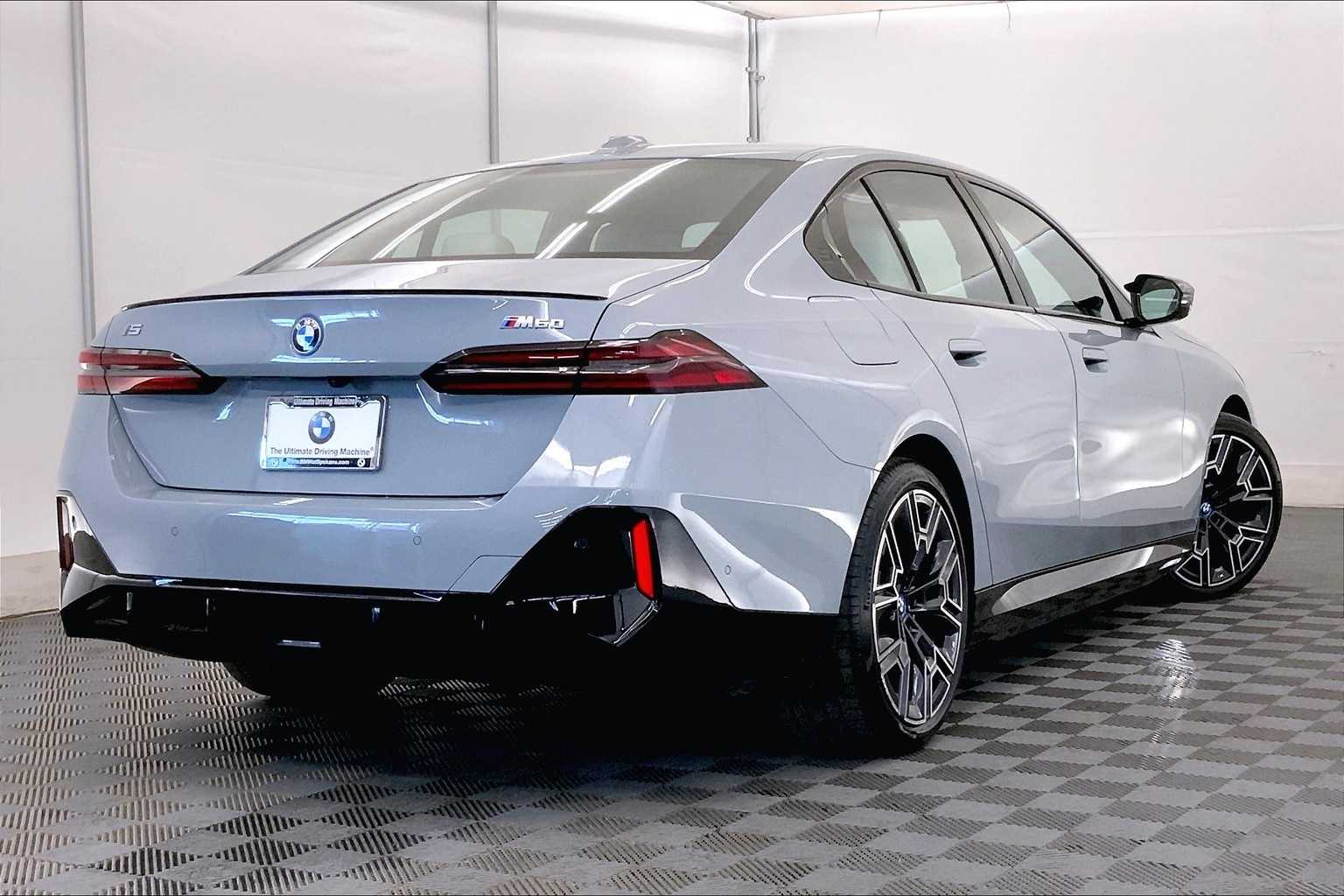 Thumbnail: 2024 BMW i5 - 22