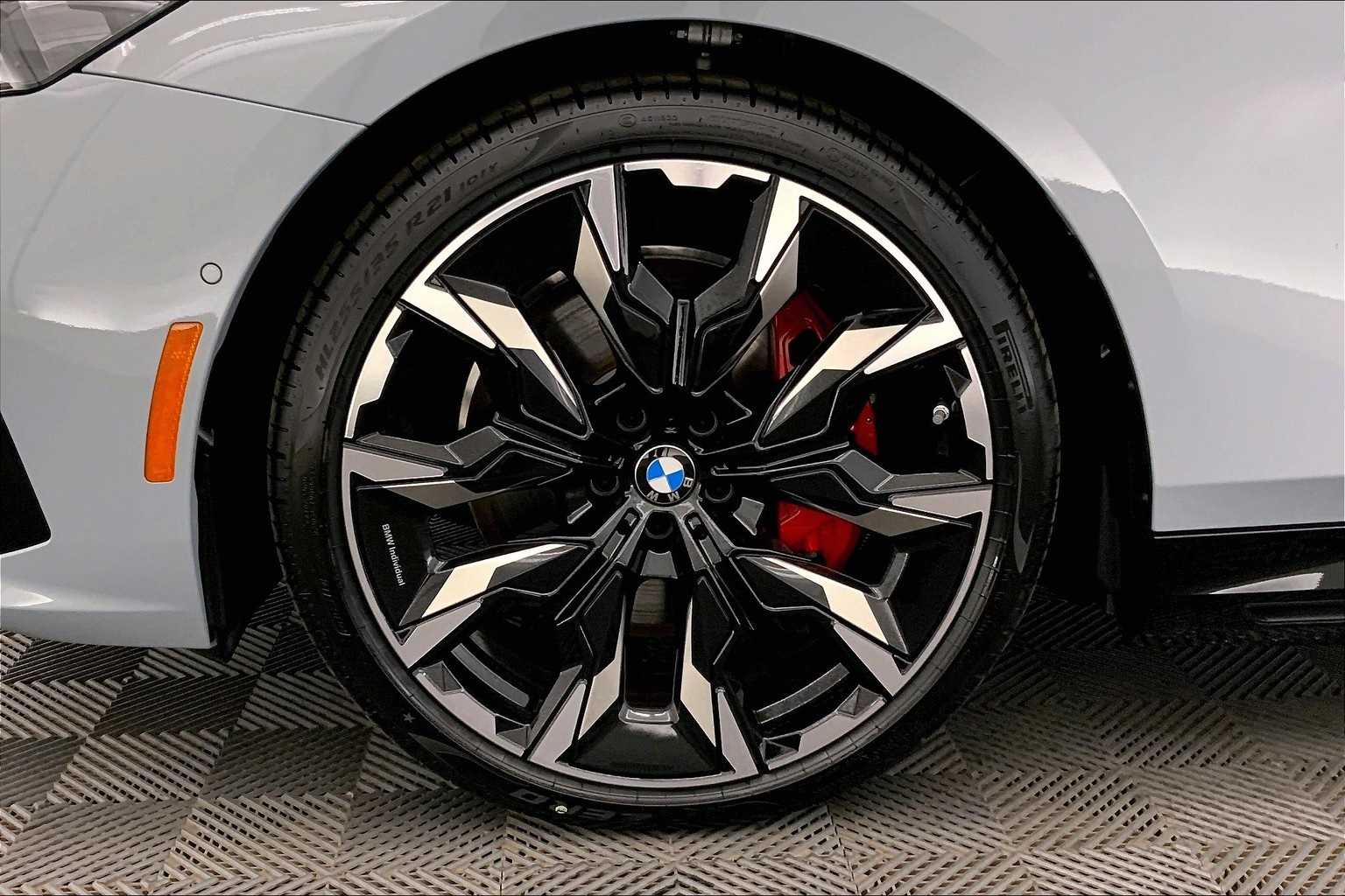 Thumbnail: 2026 BMW i5 - 8