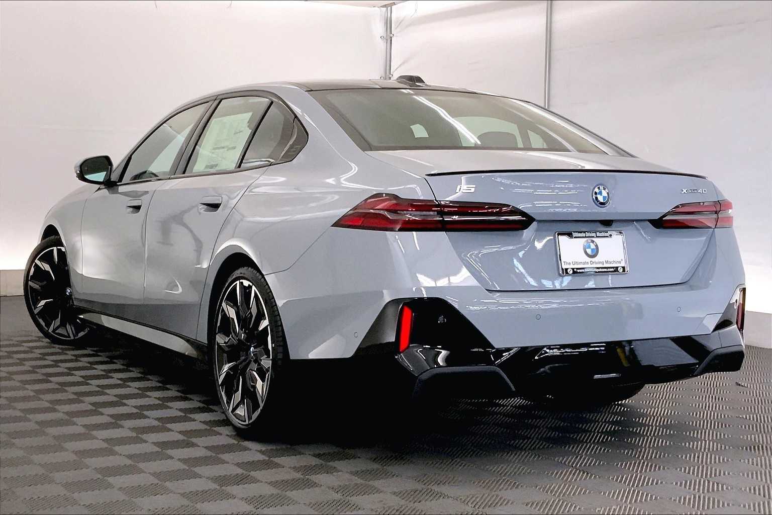Thumbnail: 2026 BMW i5 - 4