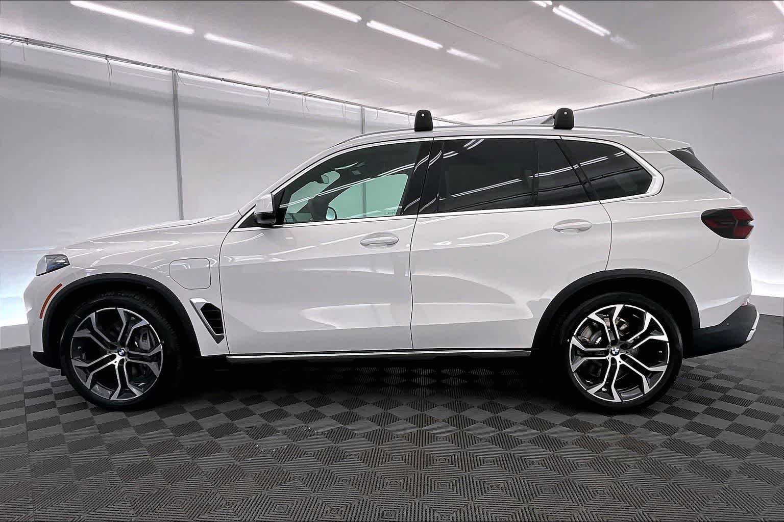 Thumbnail: 2026 BMW X5 - 3
