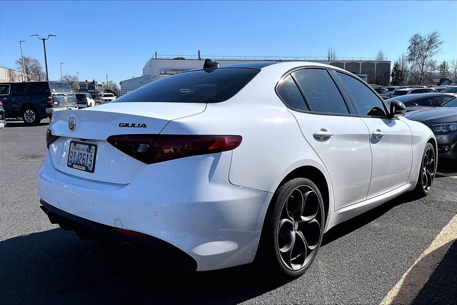 Thumbnail: 2019 Alfa Romeo Giulia - 19