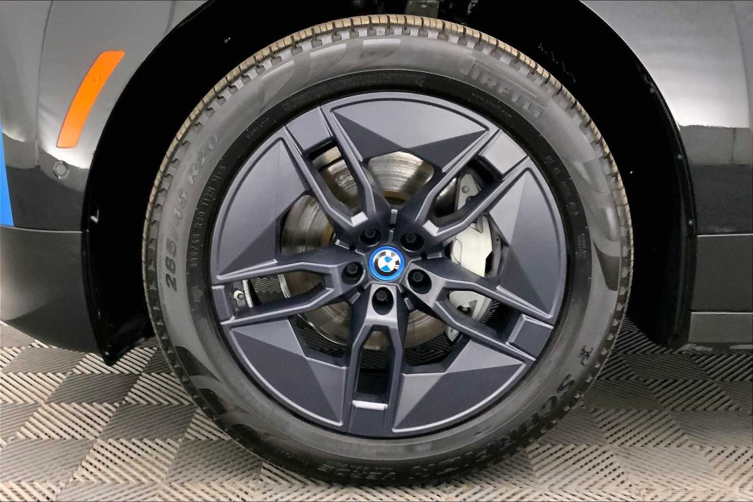 Thumbnail: 2024 BMW iX - 8