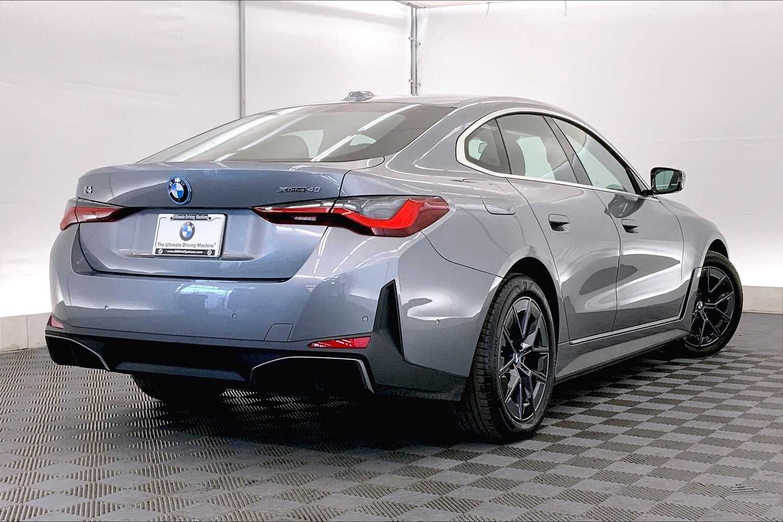 Thumbnail: 2025 BMW i4 - 22