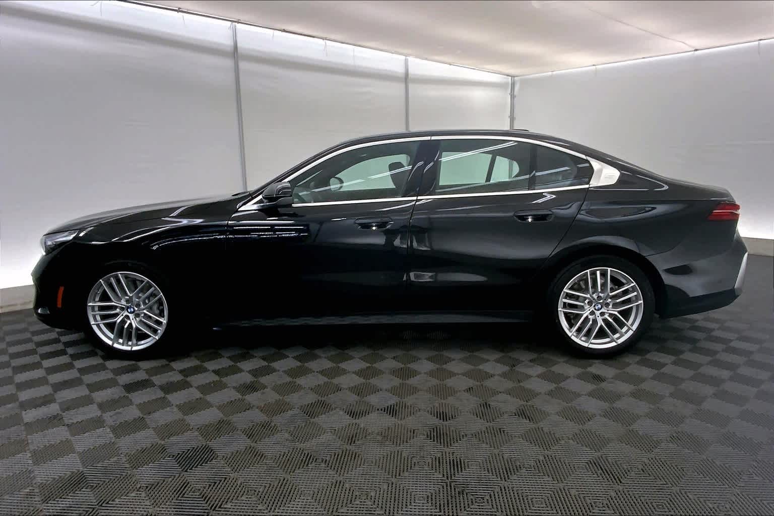 Thumbnail: 2024 BMW 5 Series - 3