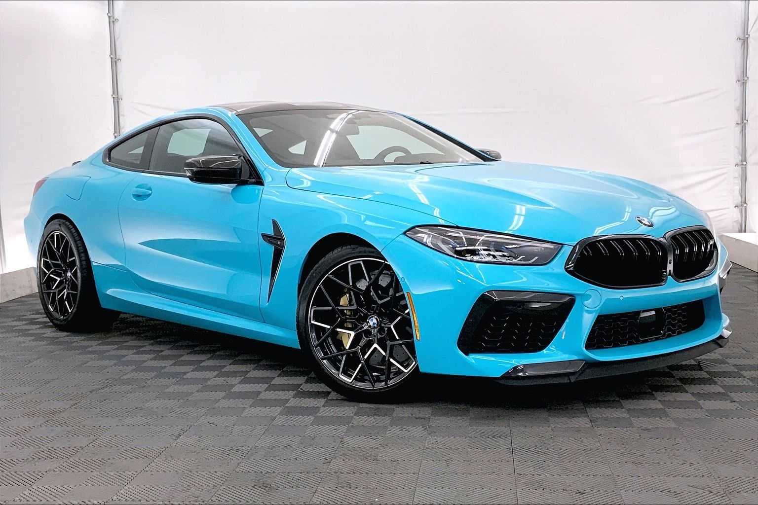 Thumbnail: 2025 BMW M8 - 19