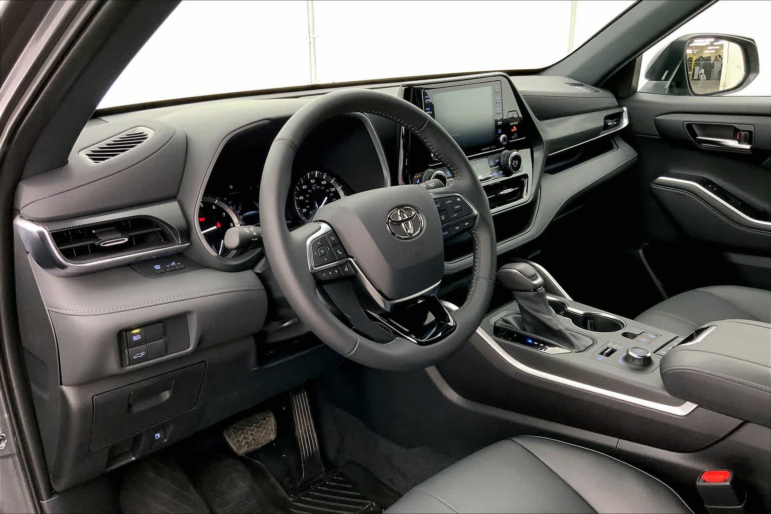 Thumbnail: 2021 Toyota Highlander - 2