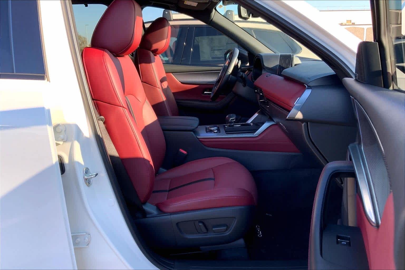 Thumbnail: 2025 Mazda CX-70 - 14