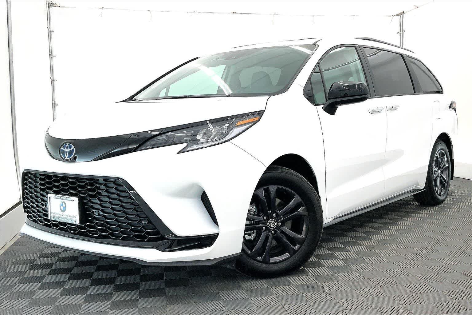 Thumbnail: 2025 Toyota Sienna - 1