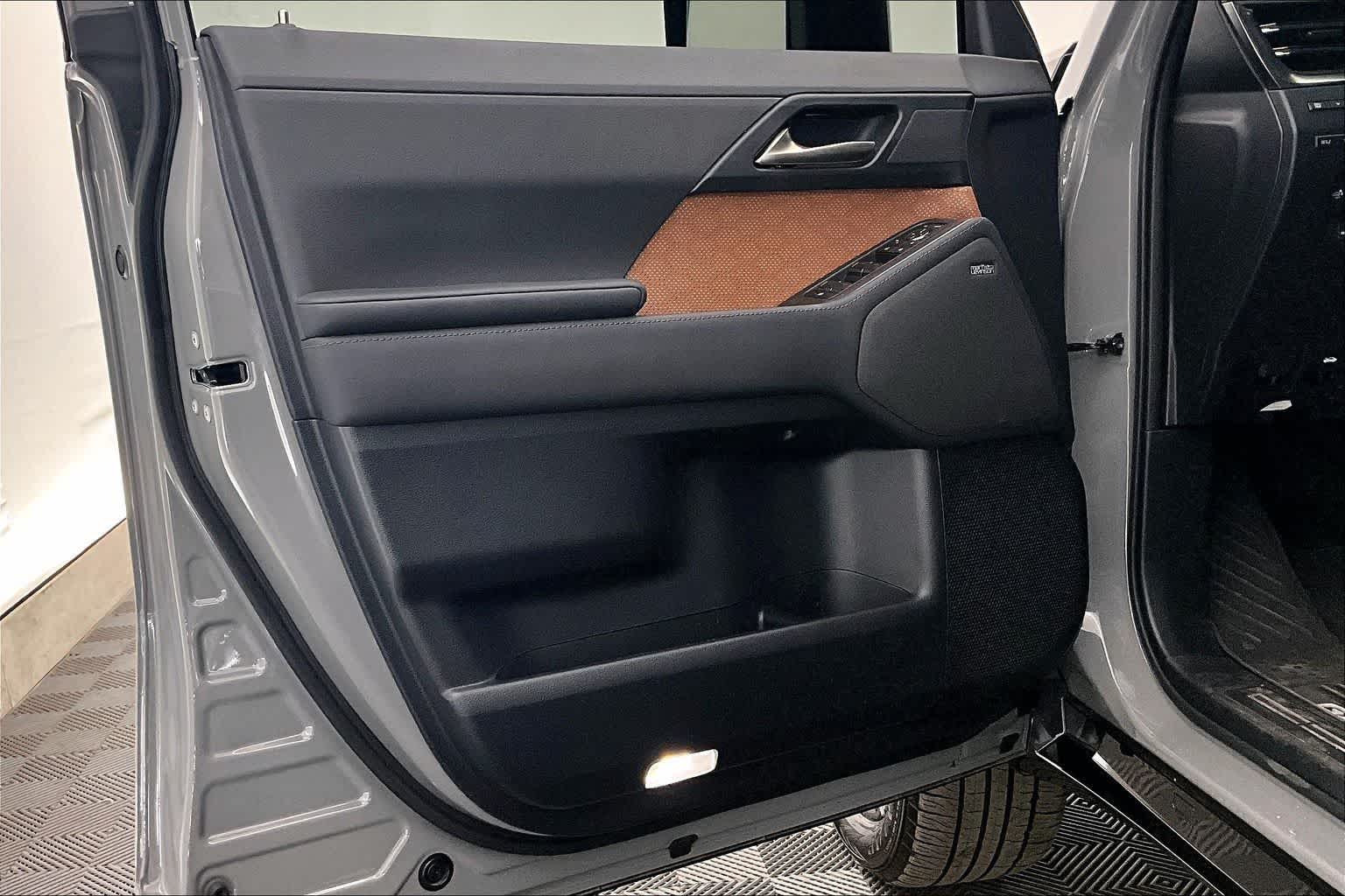 Thumbnail: 2024 Lexus GX - 27