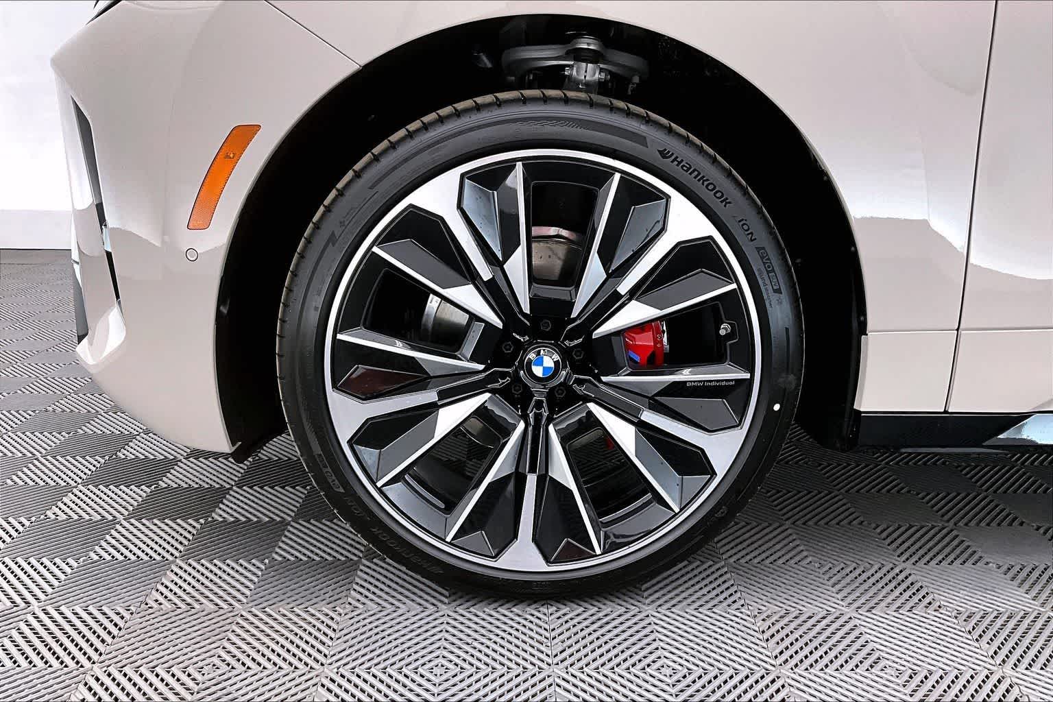 Thumbnail: 2026 BMW iX - 8