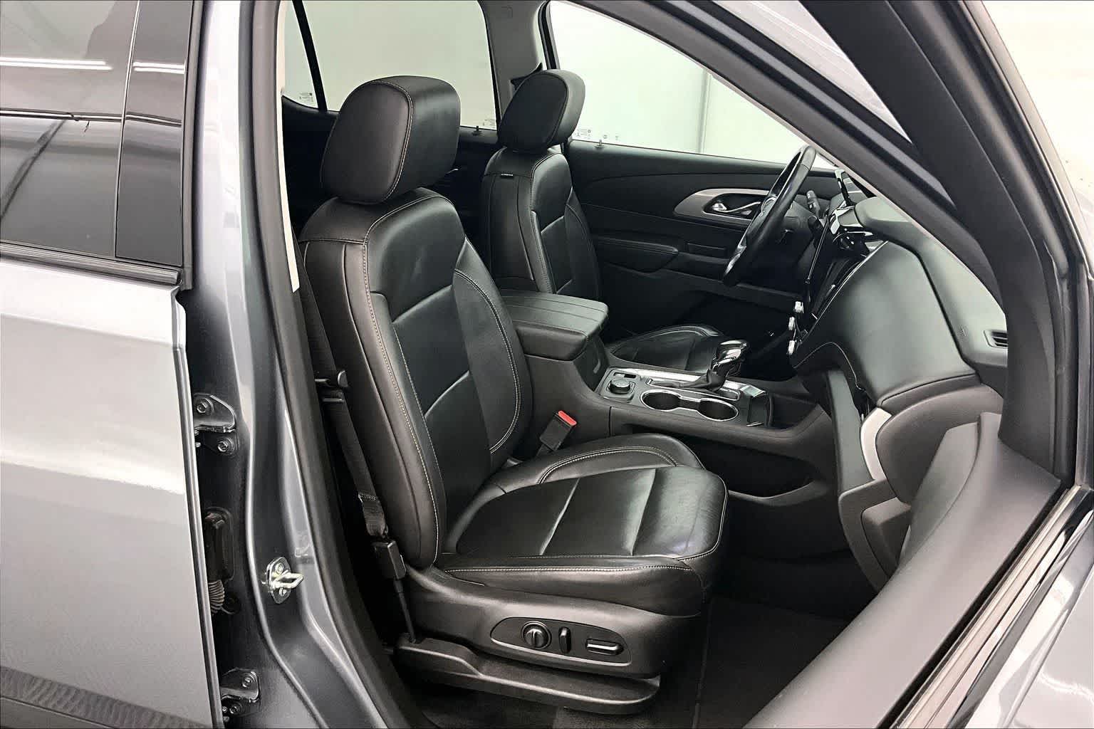 Thumbnail: 2021 Chevrolet Traverse - 13