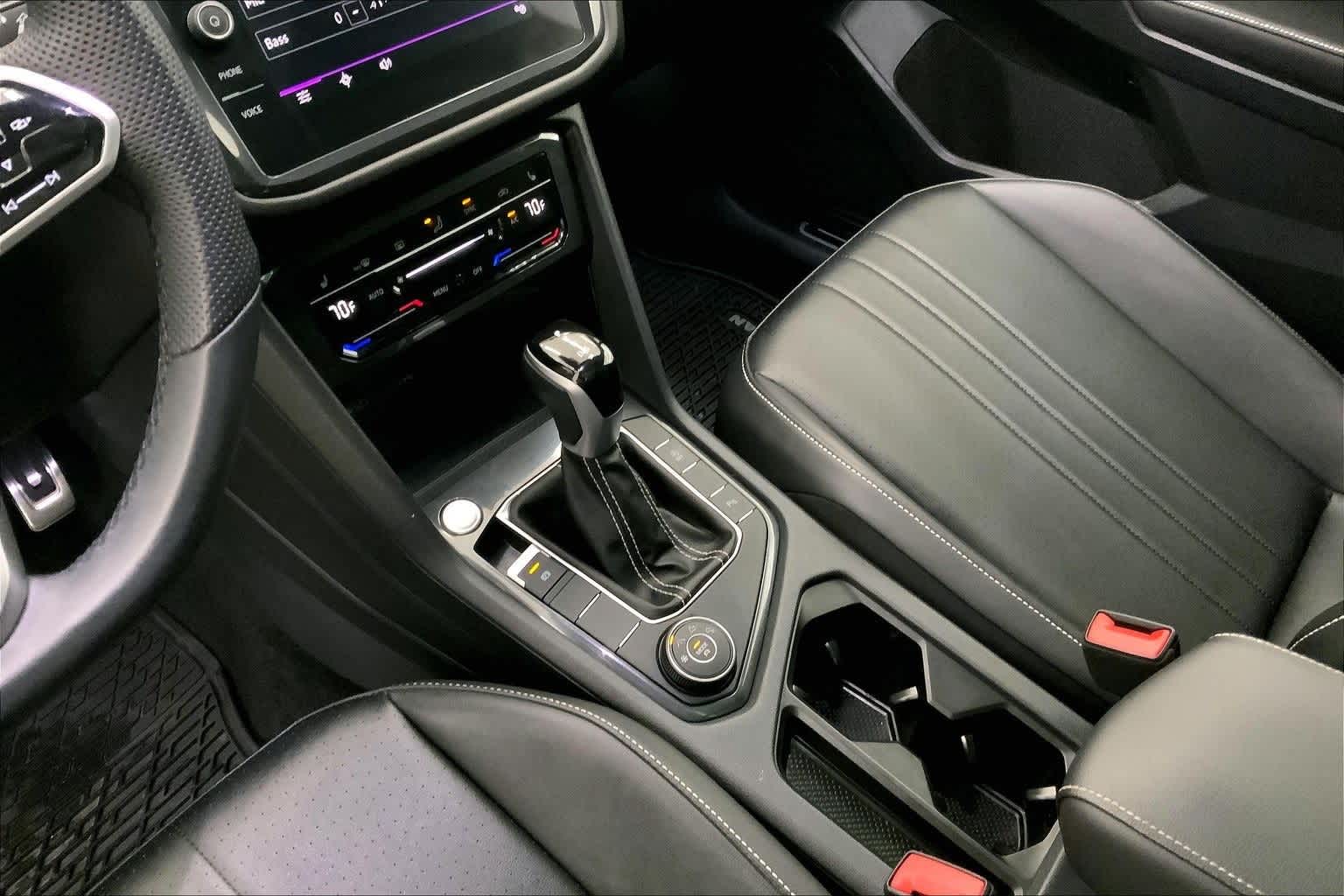 Thumbnail: 2024 Volkswagen Tiguan - 16