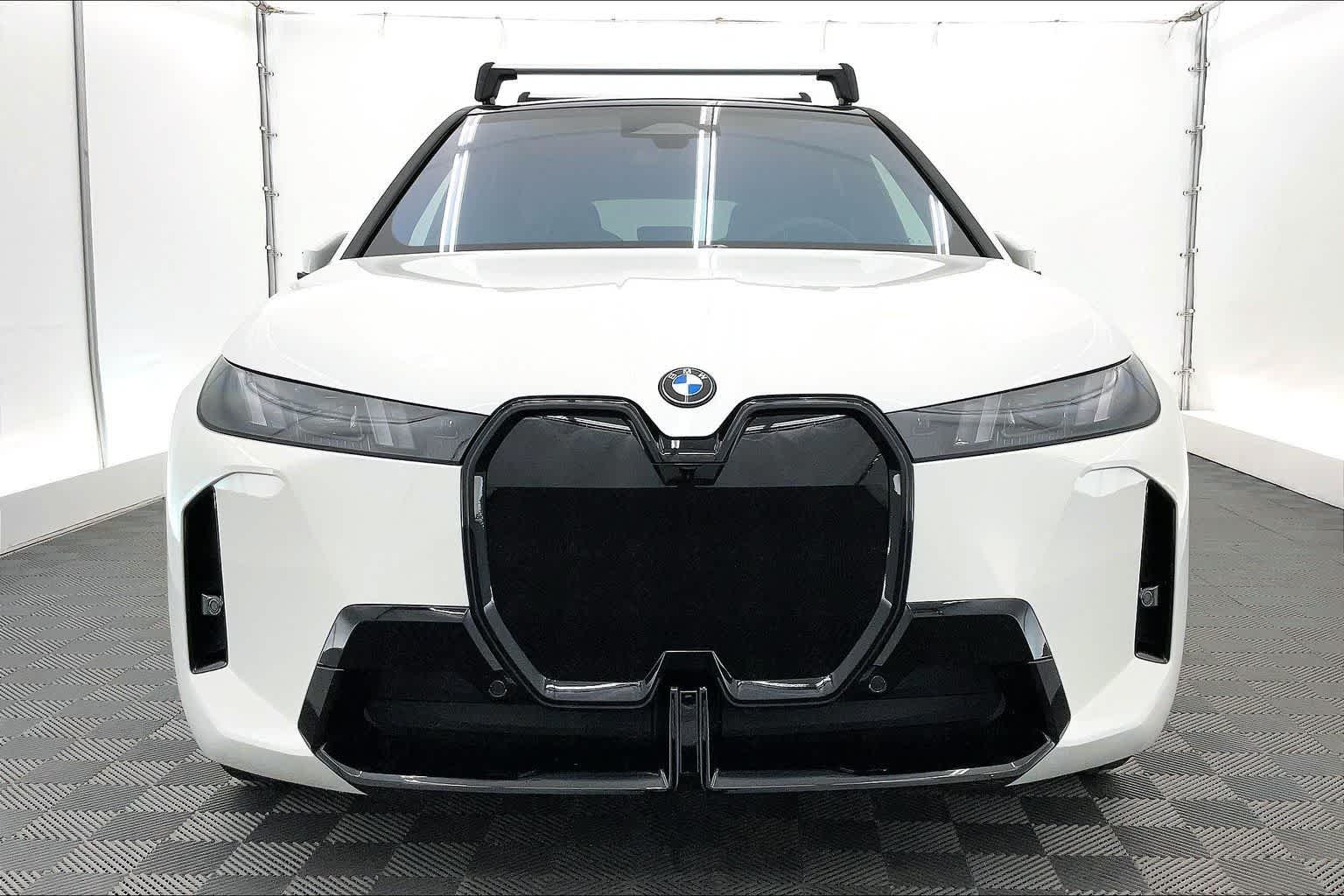 Thumbnail: 2026 BMW iX - 6