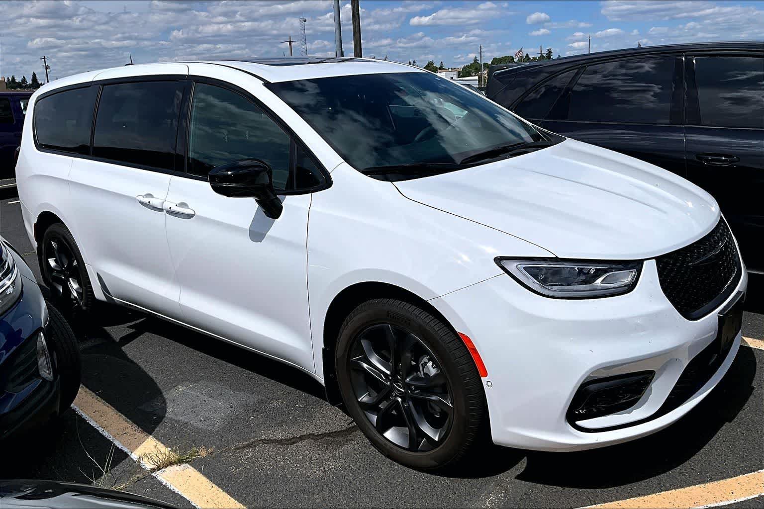 Thumbnail: 2026 Chrysler Pacifica - 9