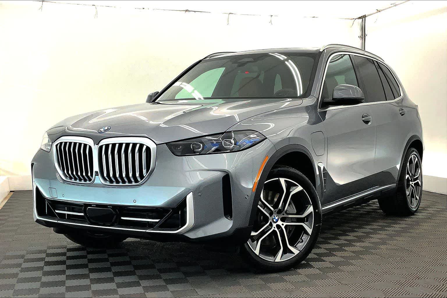 Thumbnail: 2026 BMW X5 - 1