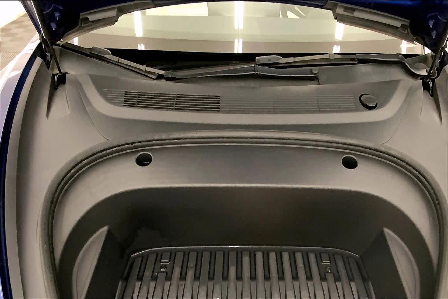 Thumbnail: 2022 Tesla Model 3 - 9