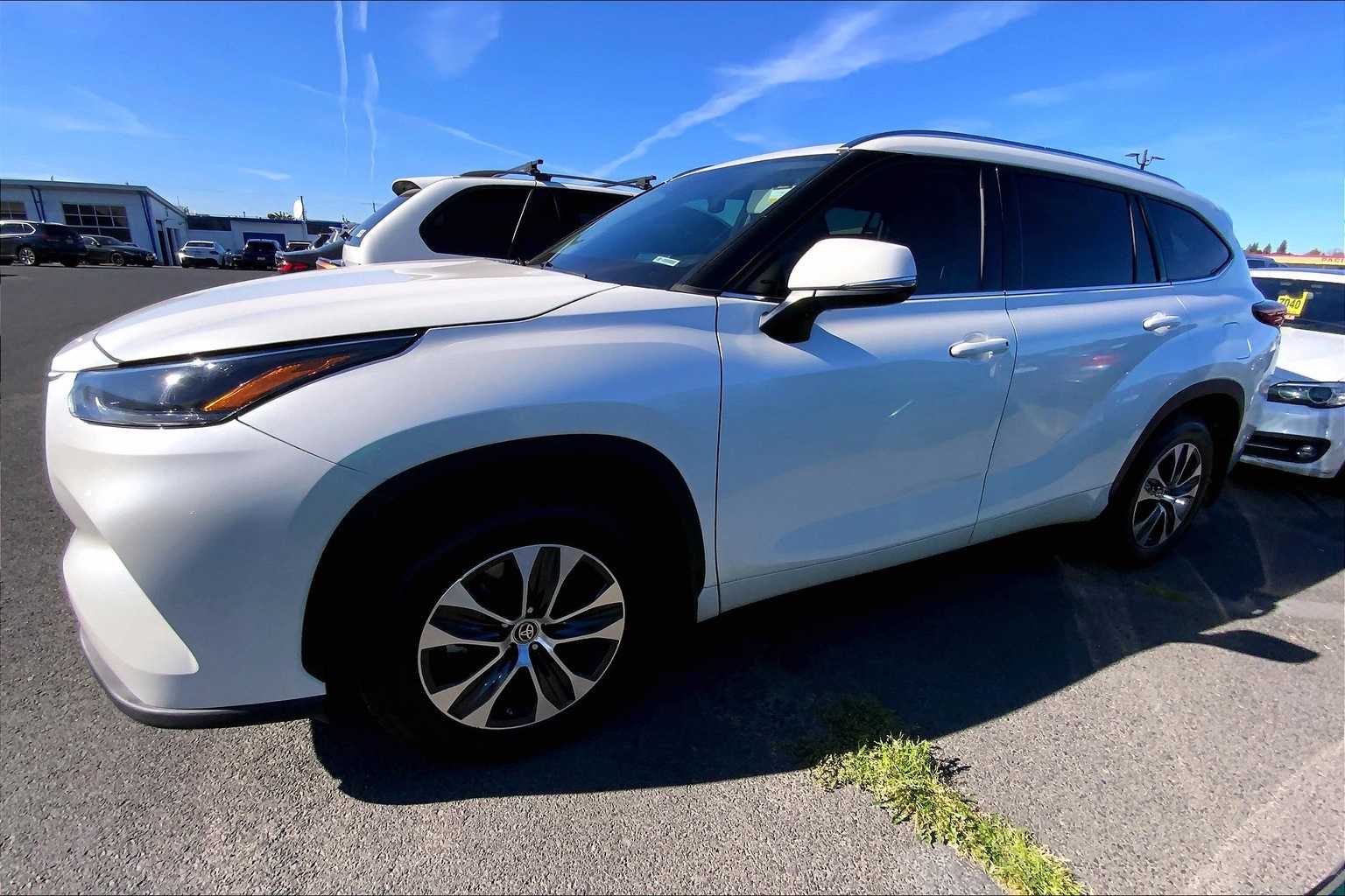 2021 Toyota Highlander Hybrid XLE photo 3