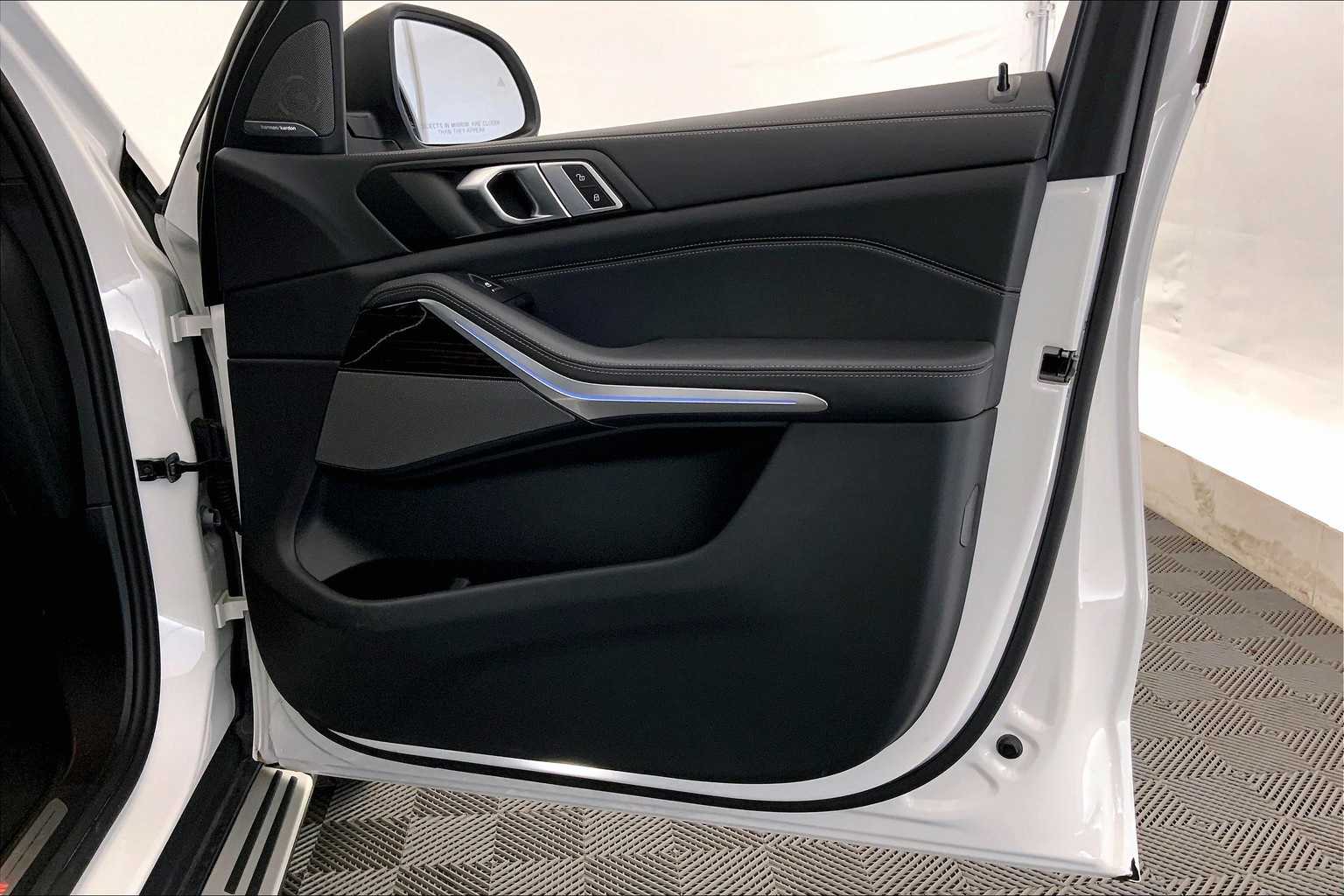 Thumbnail: 2025 BMW X5 - 28