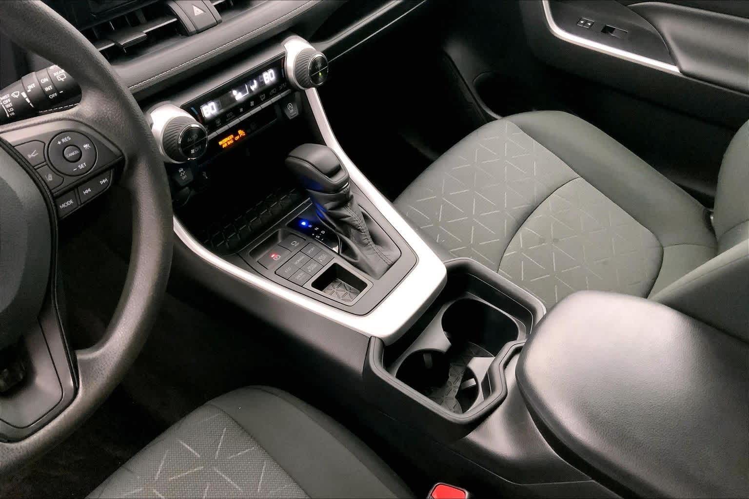 Thumbnail: 2021 Toyota RAV4 - 16