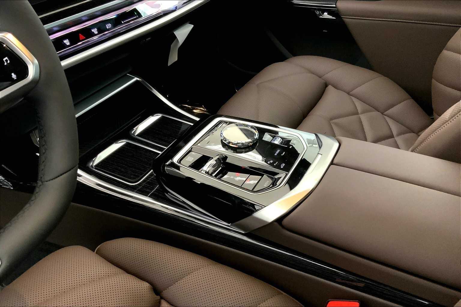 Thumbnail: 2025 BMW 7 Series - 17