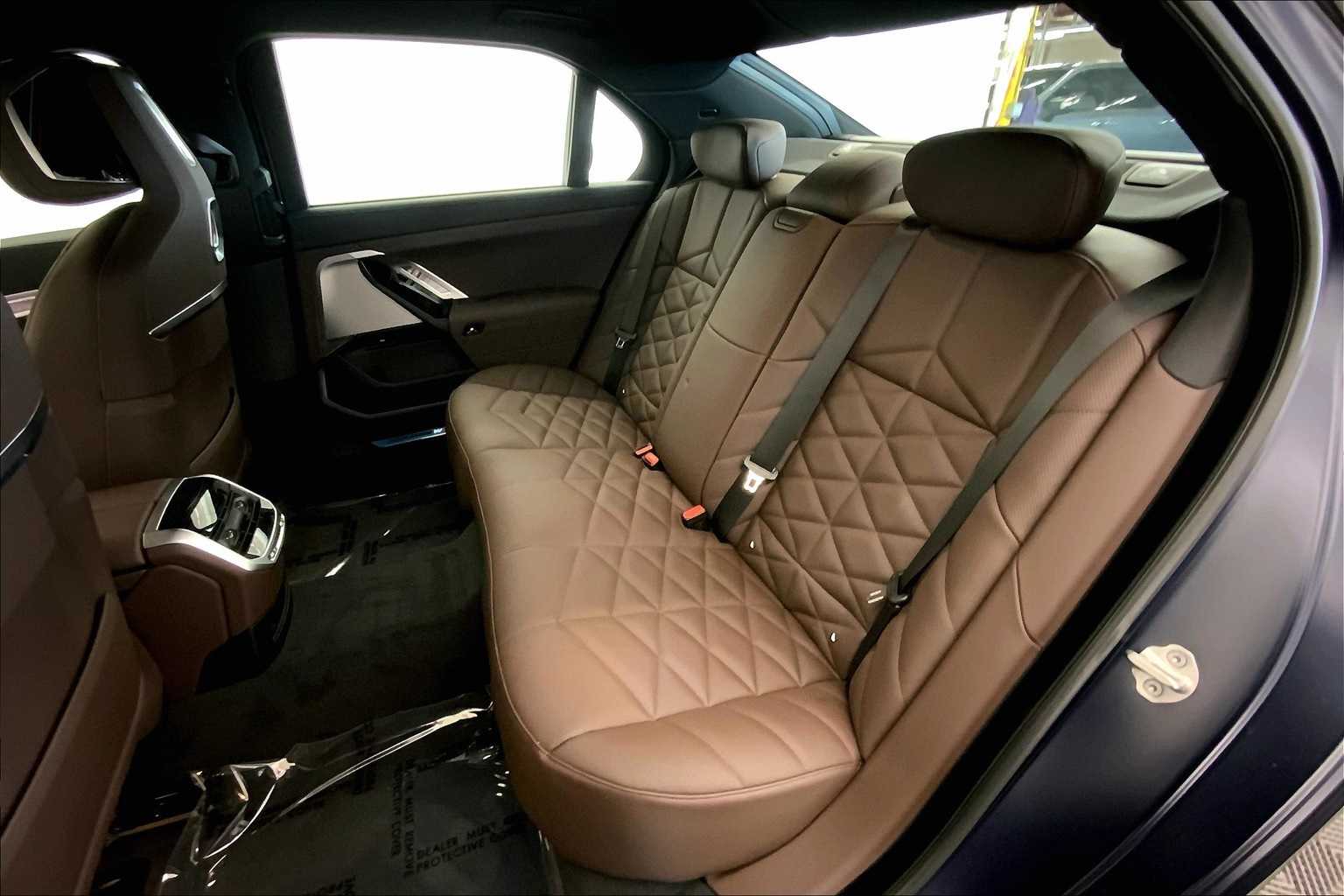 Thumbnail: 2025 BMW 7 Series - 13