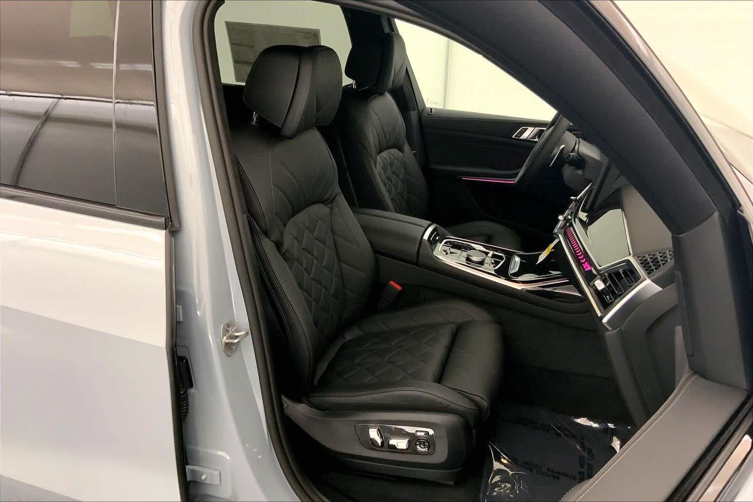 Thumbnail: 2026 BMW X7 - 14