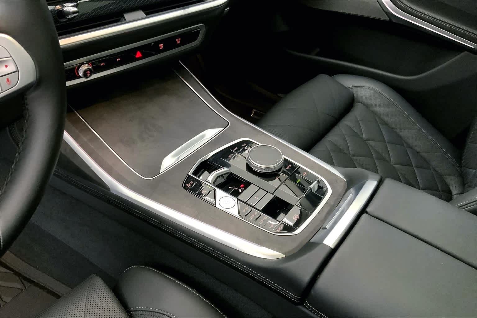 Thumbnail: 2024 BMW X7 - 16