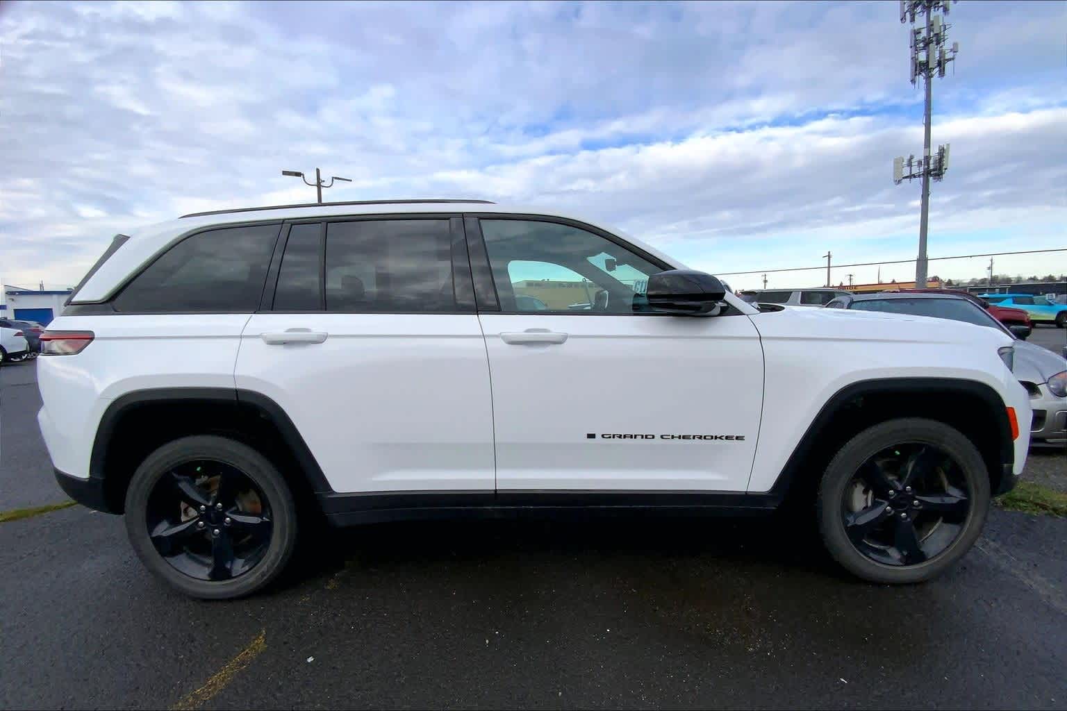 Thumbnail: 2023 Jeep Grand Cherokee - 9