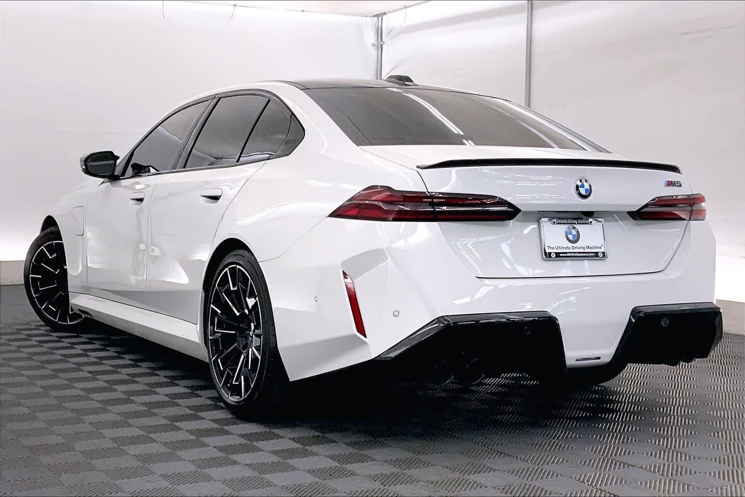 Thumbnail: 2026 BMW M5 - 4