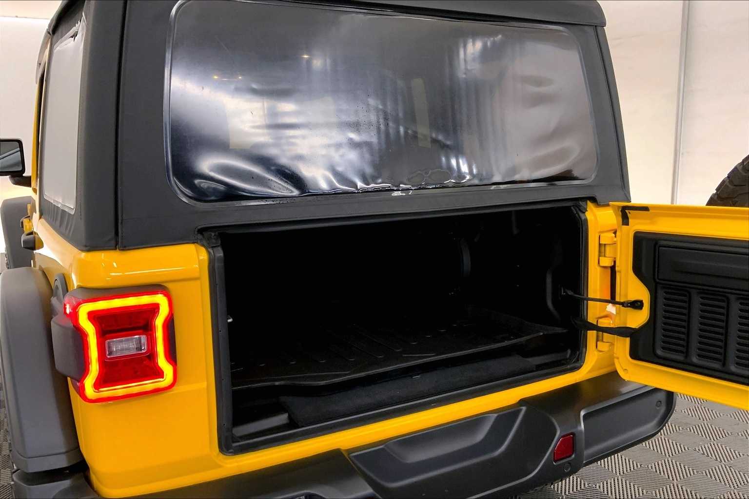 Thumbnail: 2021 Jeep Wrangler - 18