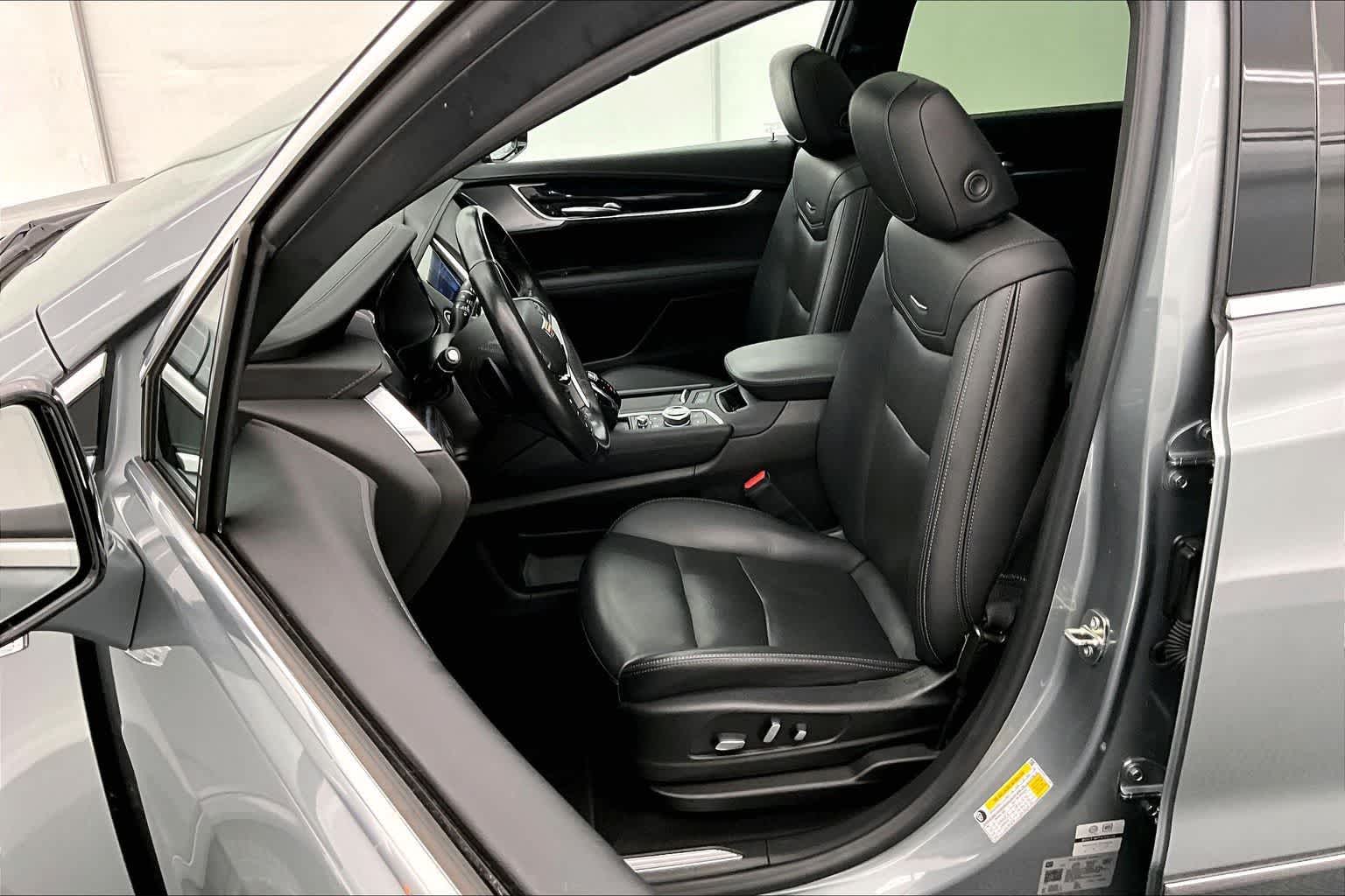 Thumbnail: 2023 Cadillac XT5 - 11