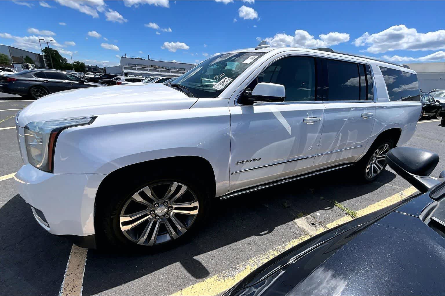 Thumbnail: 2019 GMC Yukon XL - 3