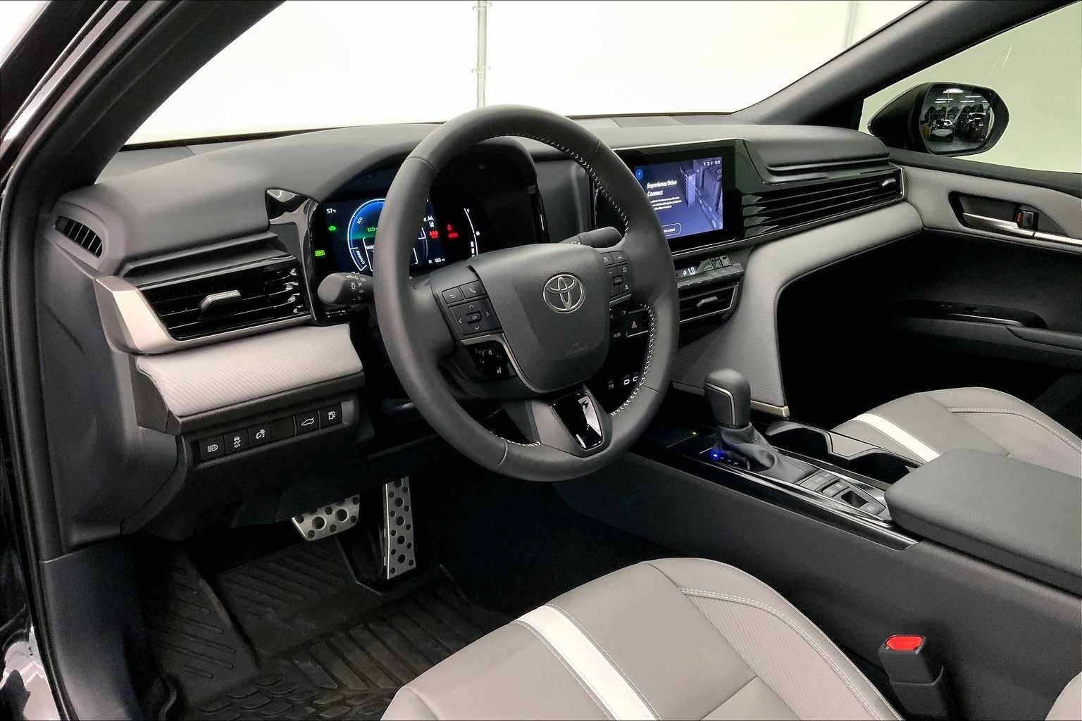 2025 Toyota Camry SE photo 2