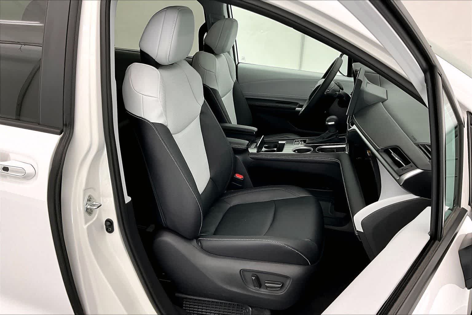Thumbnail: 2025 Toyota Sienna - 13
