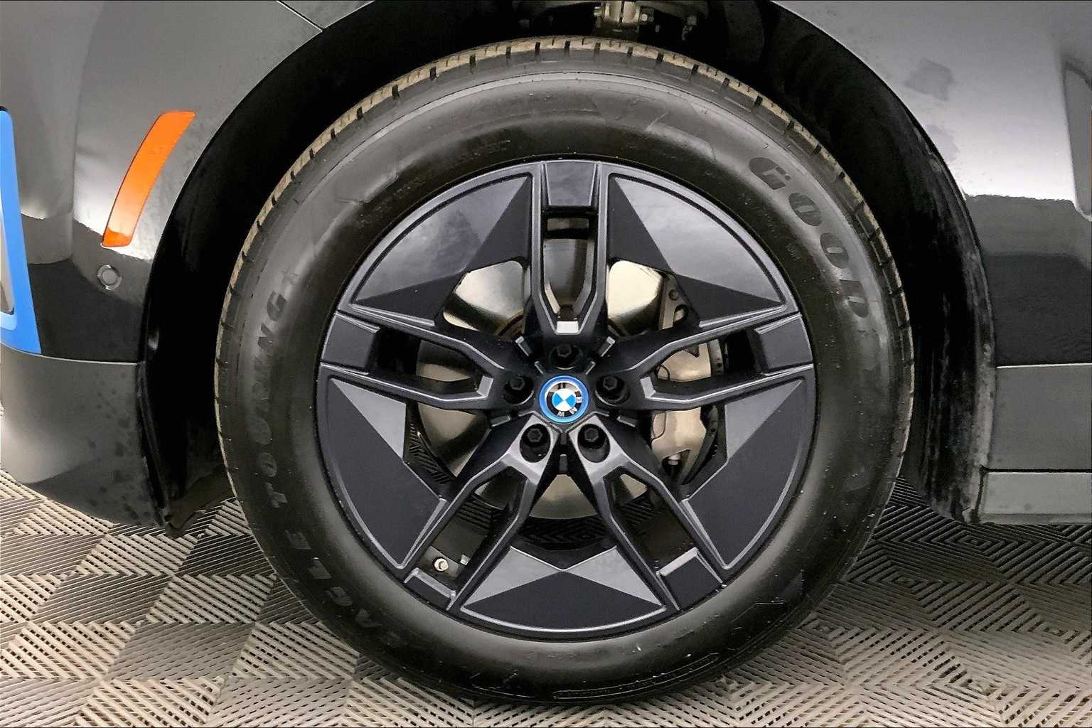 Thumbnail: 2024 BMW iX - 8