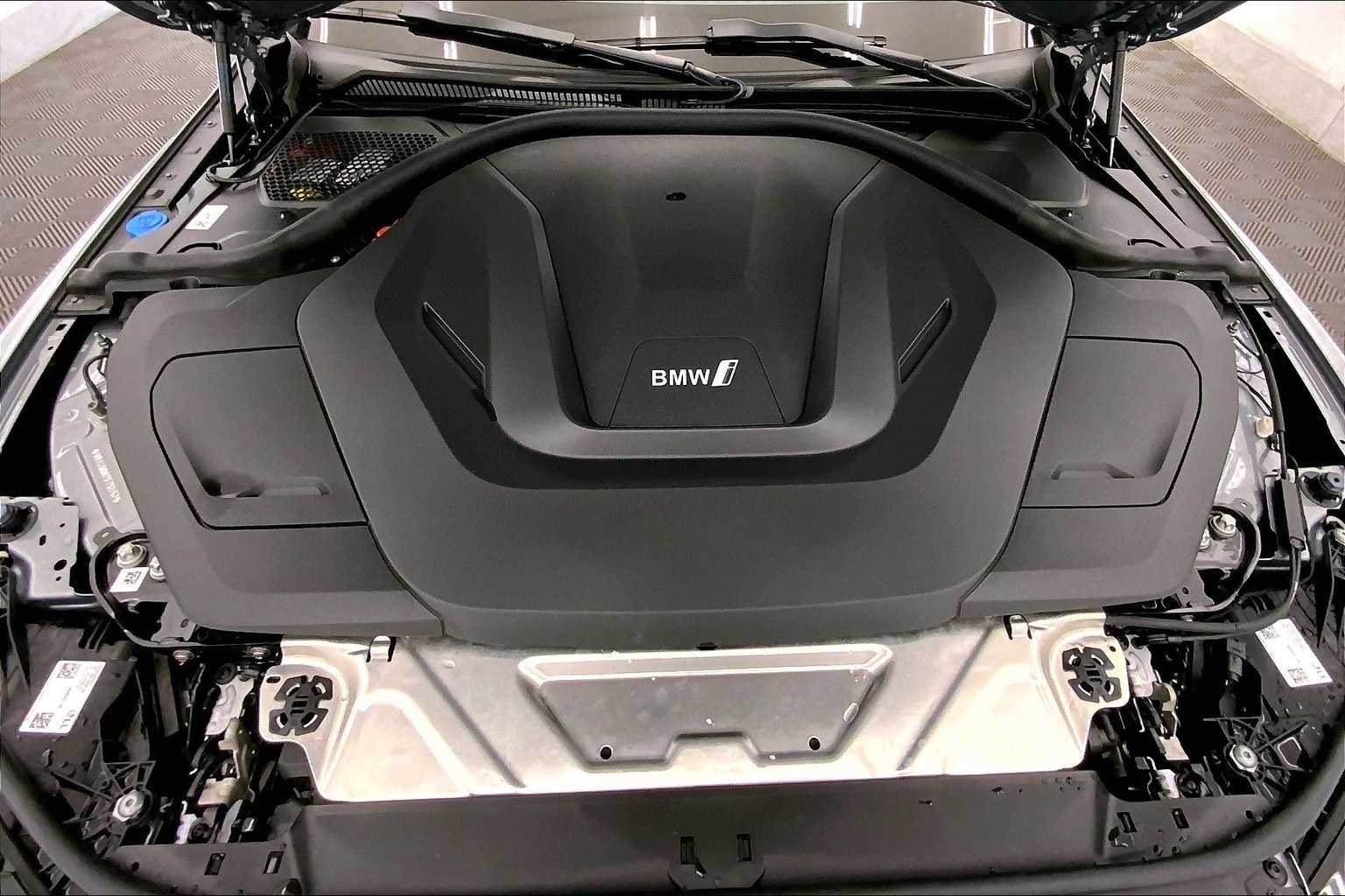 Thumbnail: 2025 BMW i4 - 9