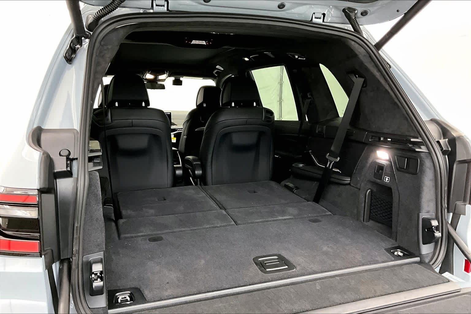 Thumbnail: 2026 BMW X7 - 19