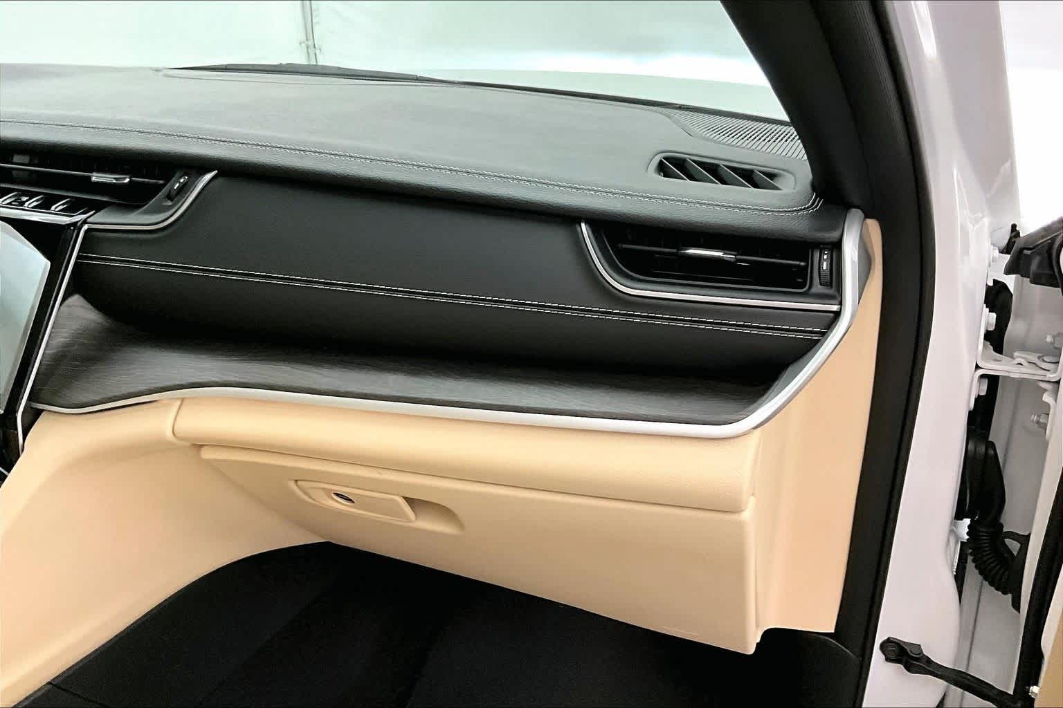 Thumbnail: 2023 Jeep Grand Cherokee - 23