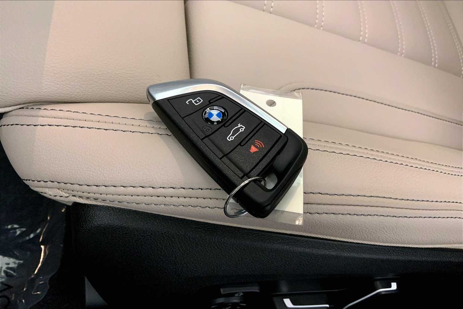 Thumbnail: 2025 BMW i4 - 20