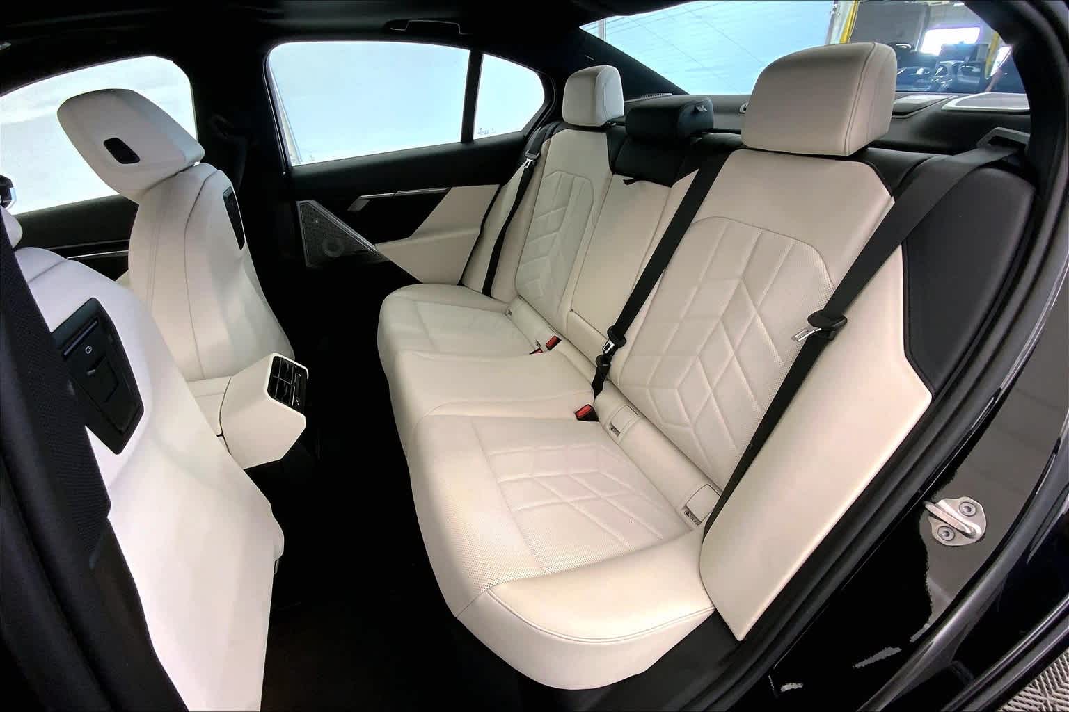 Thumbnail: 2024 BMW 5 Series - 29