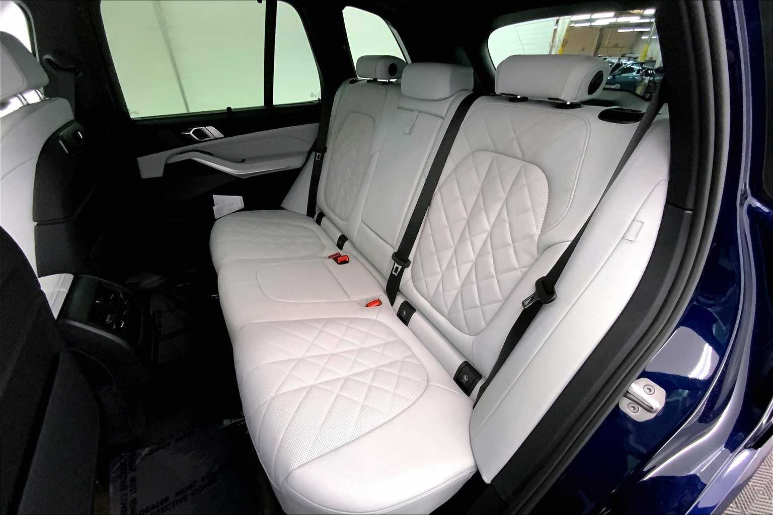 Thumbnail: 2026 BMW X5 - 13