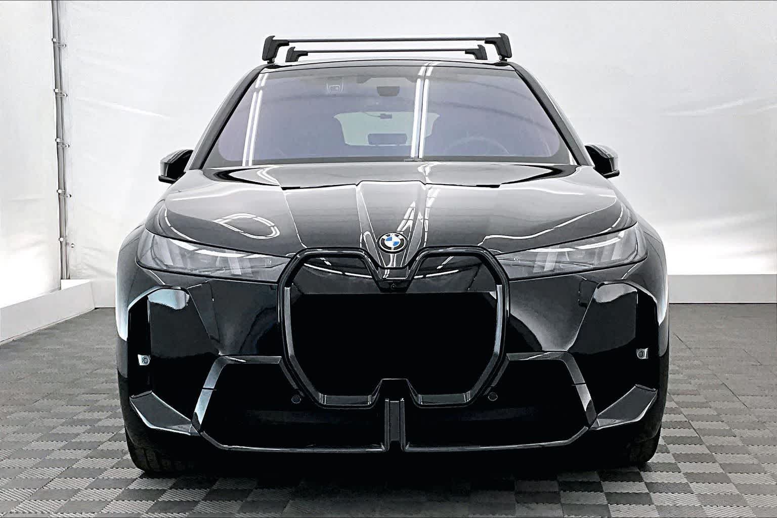 Thumbnail: 2026 BMW iX - 6