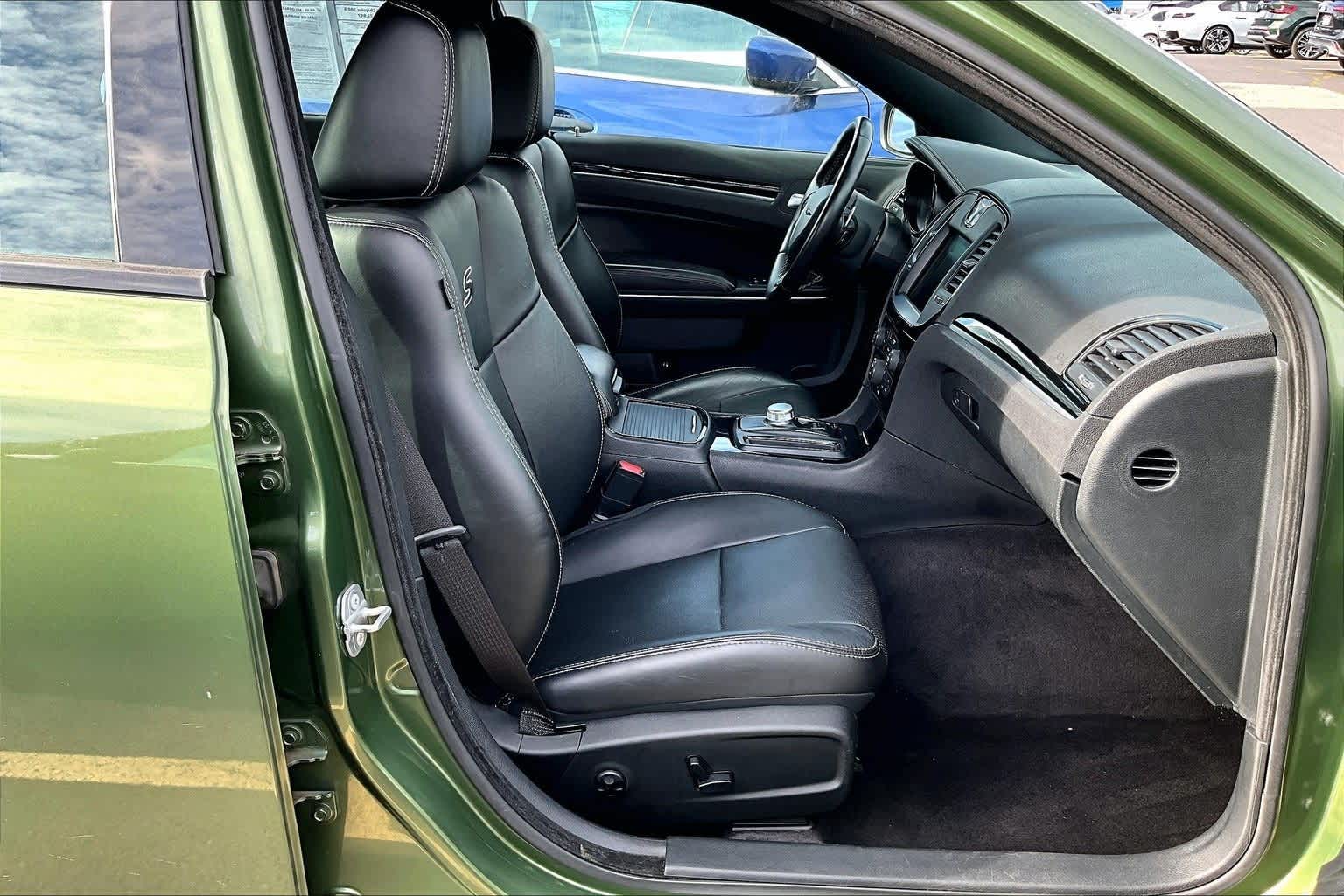 Thumbnail: 2018 Chrysler 300 - 14