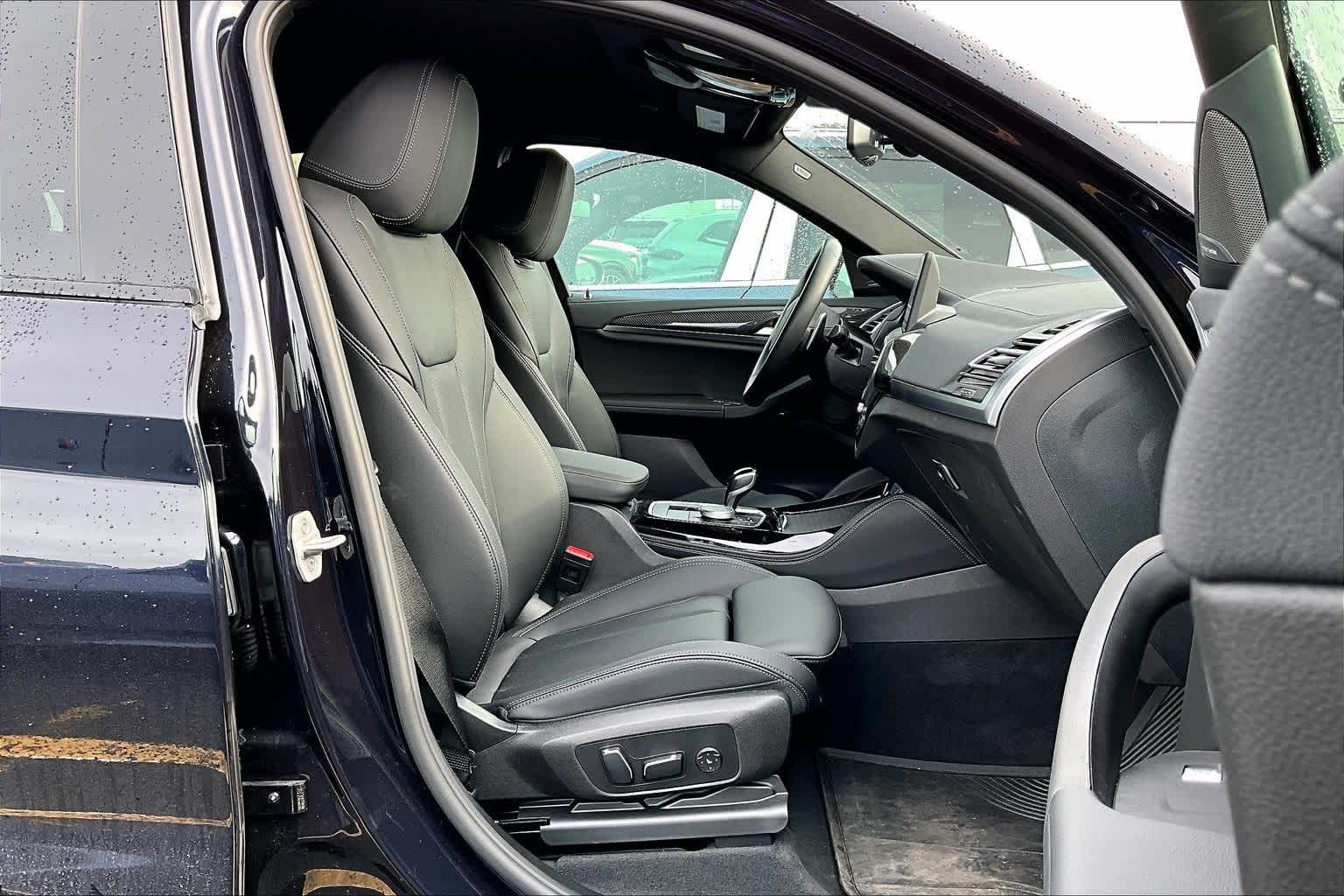 Thumbnail: 2025 BMW X4 - 14