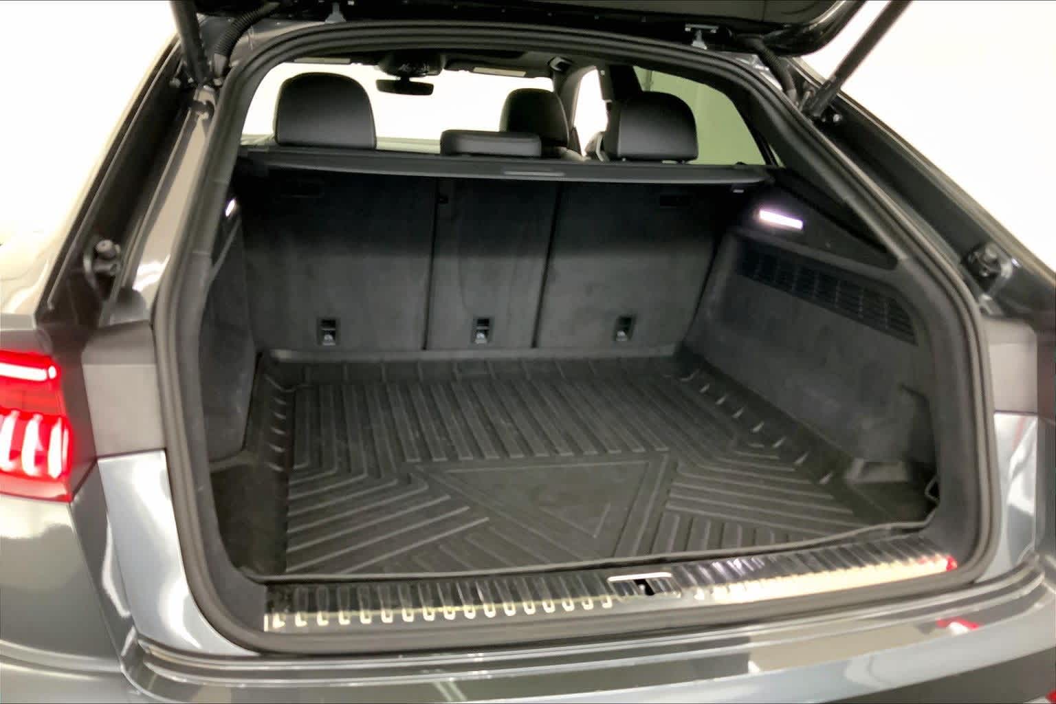 Thumbnail: 2022 Audi Q8 - 18