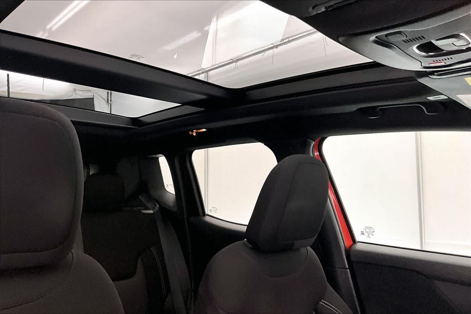 Thumbnail: 2021 Jeep Renegade - 30